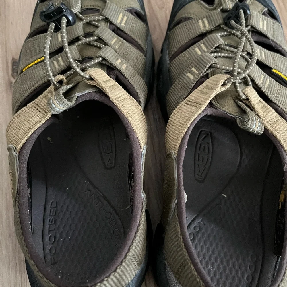 KEEN Men's Newport H2 Closed Toe Sandals, Dark Olive/Antique Bronze, Sz 11